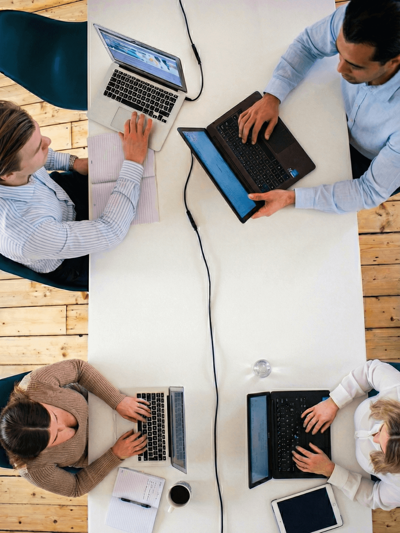 de online website bouwer team aan het werk